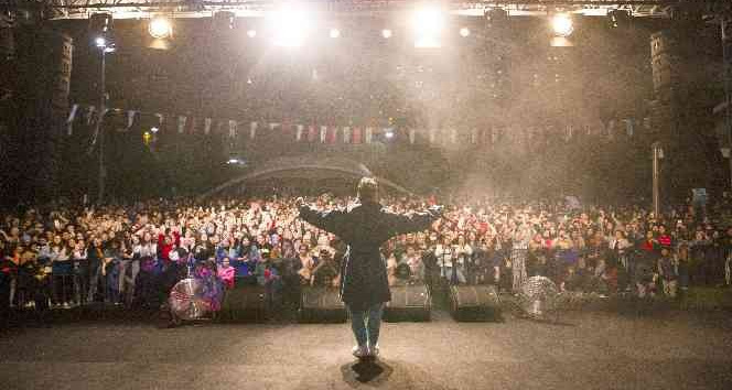 Emre Kaya, konserden konsere koşuyor