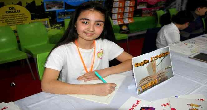 Küçük yazar Ceylin Aydoğdu kitabını imzaladı