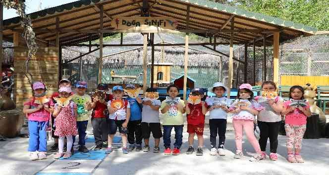 Minik öğrenciler, Antalya Hayvanat Bahçesi’nde resim yaptı