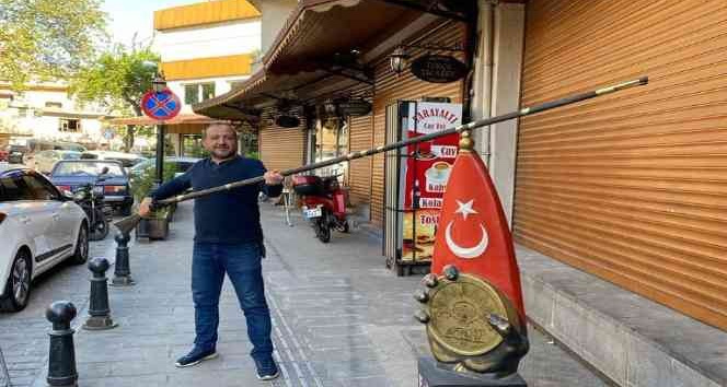 Antikacı 3 metrelik tüfek yaptı, hedefi Guinness’e girmek
