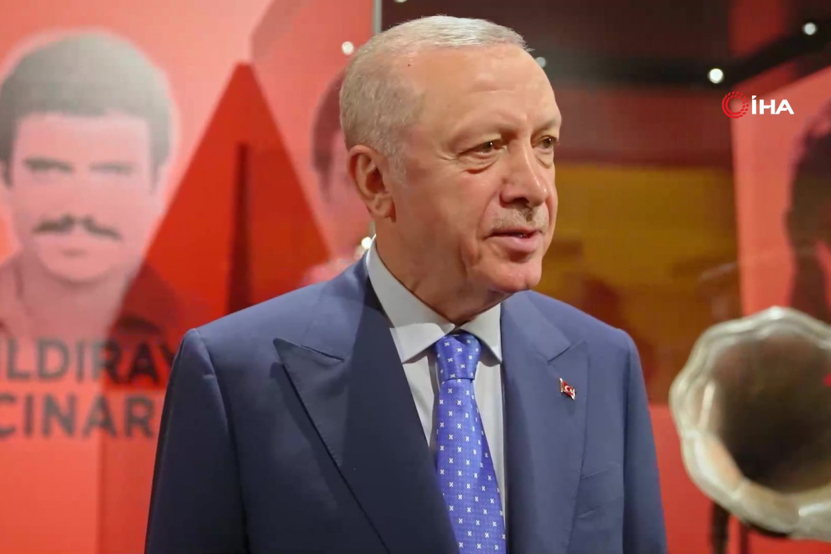 Cumhurbaşkanı Erdoğan, Türk Müziği Tarihi Sergisi'ni ziyaret etti