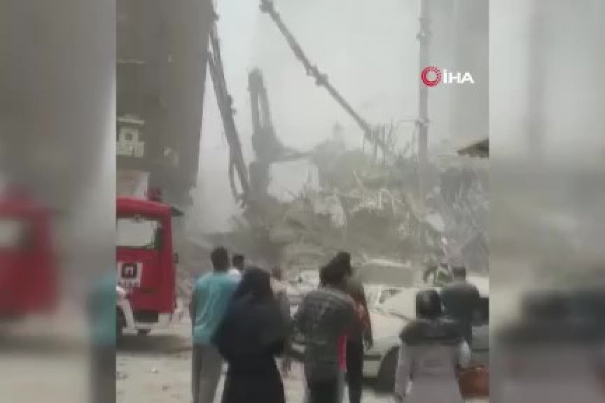 İran&#039;da 10 katlı bina çöktü: 1 ölü, 7 yaralı