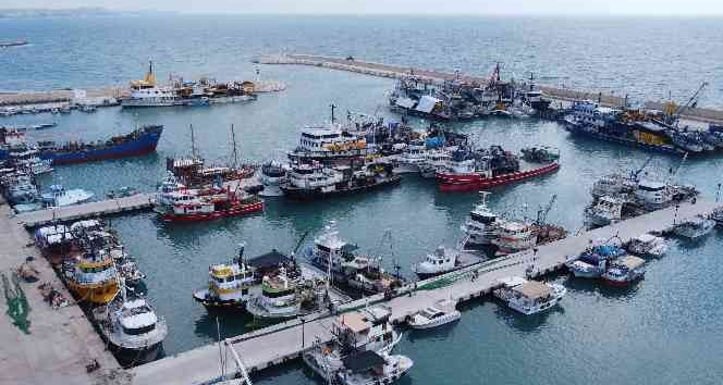 Akdeniz’de uluslararası sularda balıkçılara fırtına engeli