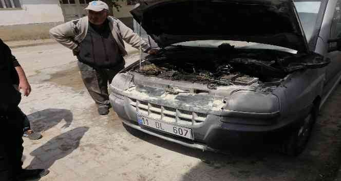 Bilecik’te park halindeki hafif ticari araç alev alev yandı