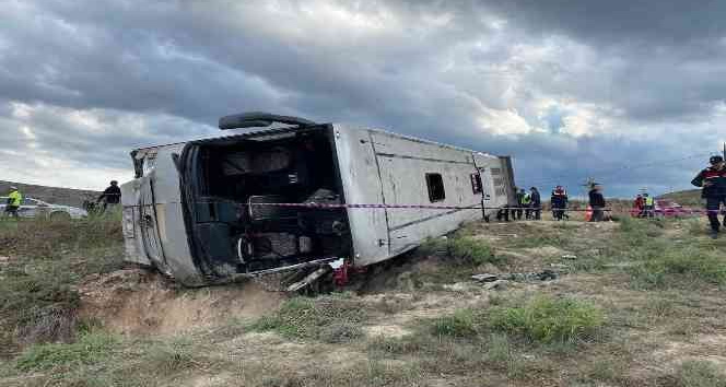 Çankırı’da fabrika işçilerini taşıyan otobüs devrildi: 3’ü ağır 18 yaralı