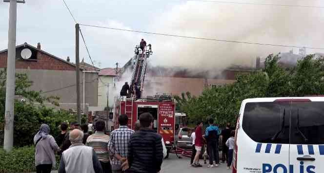 Bafra’da çatı katı yangını