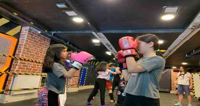 Çocukların yeni sosyalliği kick boks salonları oldu
