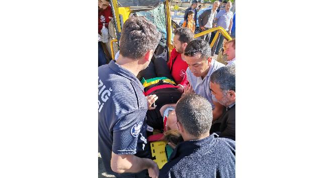 Elazığ’da okul servisi ile pikap çarpıştı: 4 yaralı