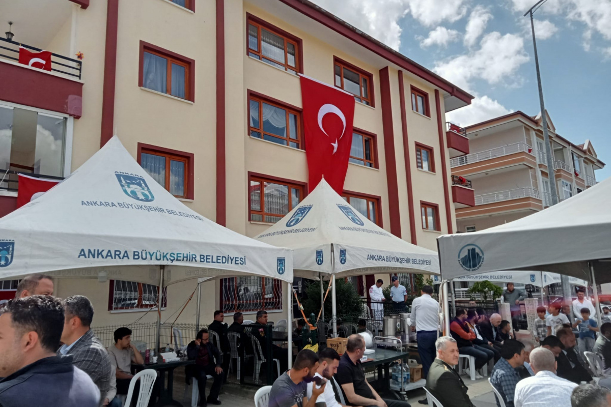 Şehit Onur Doğan'ın baba evi Türk bayraklarıyla donatıldı