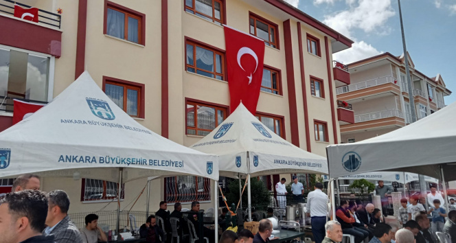 Şehit Onur Doğanın baba evi Türk bayraklarıyla donatıldı