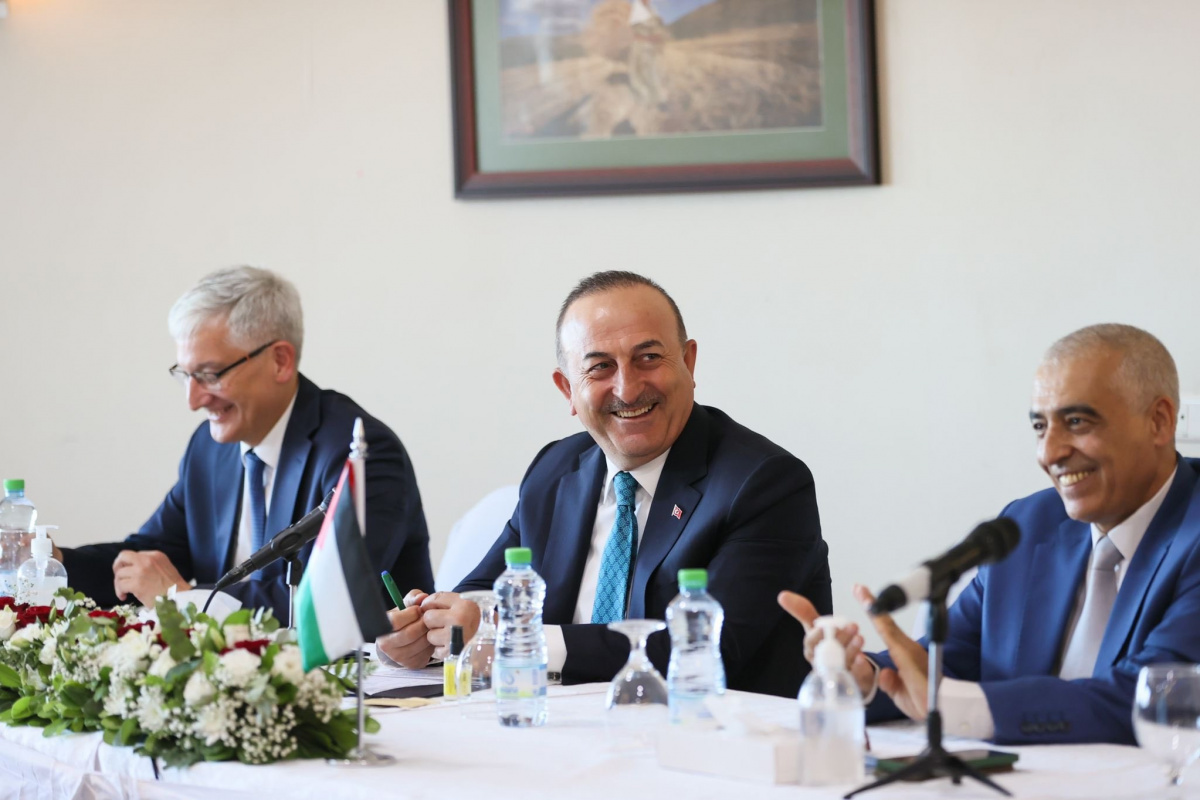 Dışişleri Bakanı Çavuşoğlu, Filistin'deki Türkiye mezunlarıyla bir araya geldi