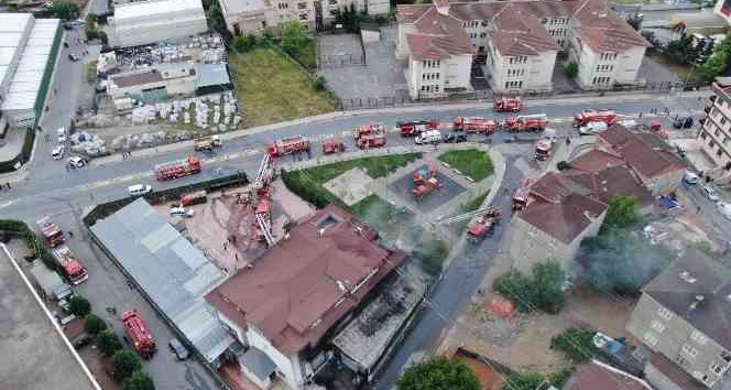Sultanbeyli’de mobilya fabrikasındaki yangın kontrol altına alındı