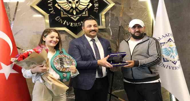 Türkiye’nin ilk WBC Kadın Şampiyonu Çetin, Dünya Şampiyonu Serrona’ya meydan okudu