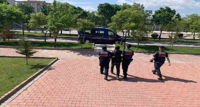 13 yıl hapis cezası olan hırsız jandarmanın operasyonuyla yakalandı