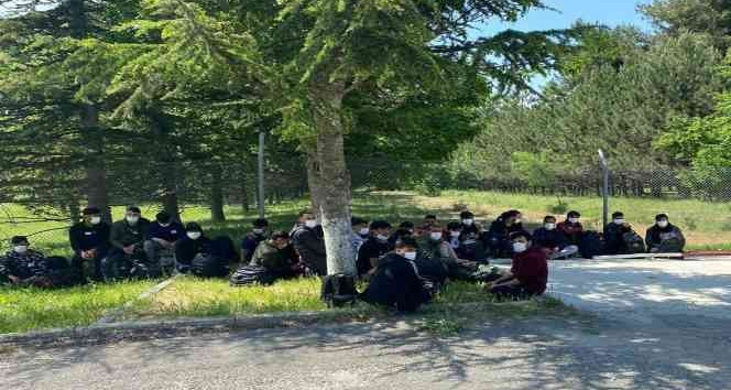 Bulgar polisi tarafından darp edilip Türkiye’ye itilen 27 kaçak göçmen yakalandı