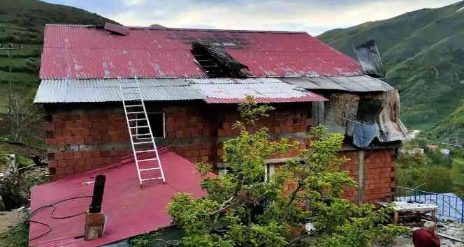 Köy evinde çıkan yangında piknik tüpü patladı, ev kullanılamaz hale geldi