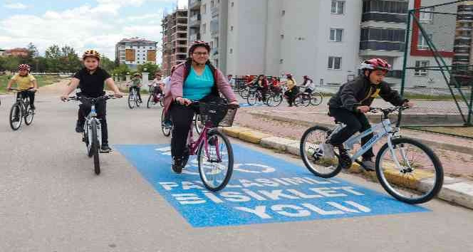 Uşak’ta ’Sağlıklı Gelecek Bisikletle Gelecek’ projesi hayata geçirildi