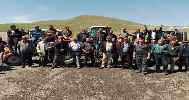 Molu sakinlerinden traktörlü ‘köpek barınağı’ eylemi