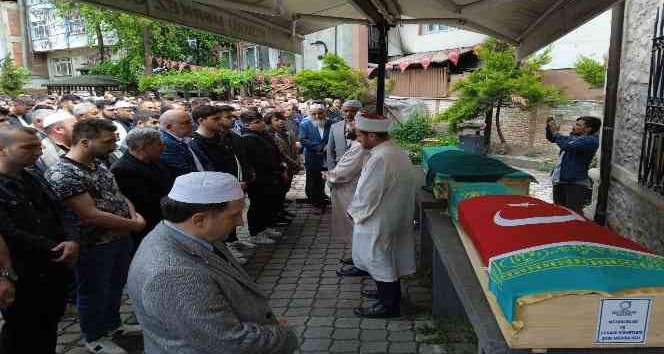 Kazada hayatını kaybeden anne ile oğlu son yolculuğuna uğurlandı