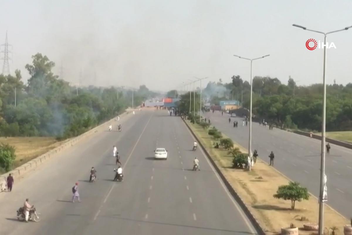 Pakistan'ın eski Başbakanı Khan'nın destekçilerine İslamabad'da müdahale