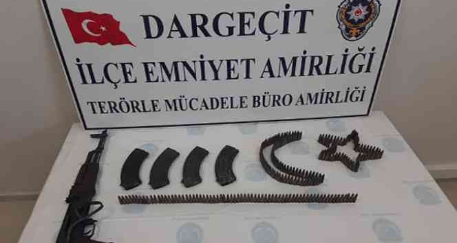 Mardin’de metruk binada teröristlere ait uzun namlulu silah ve mühimmat ele geçirildi