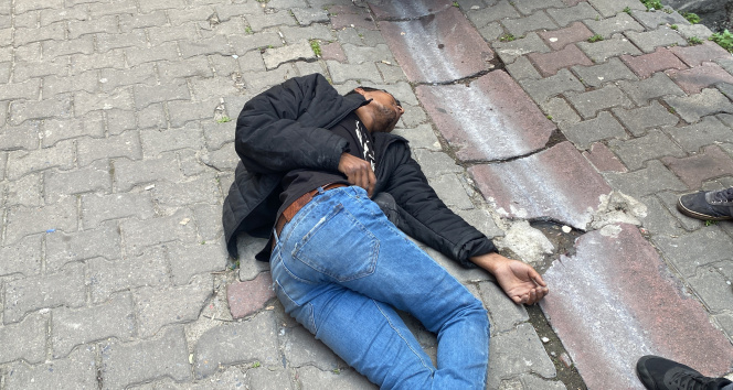 İstanbulda akılalmaz olay: Hırsız kaçtığı çatıdan çocuğun üstüne düştü
