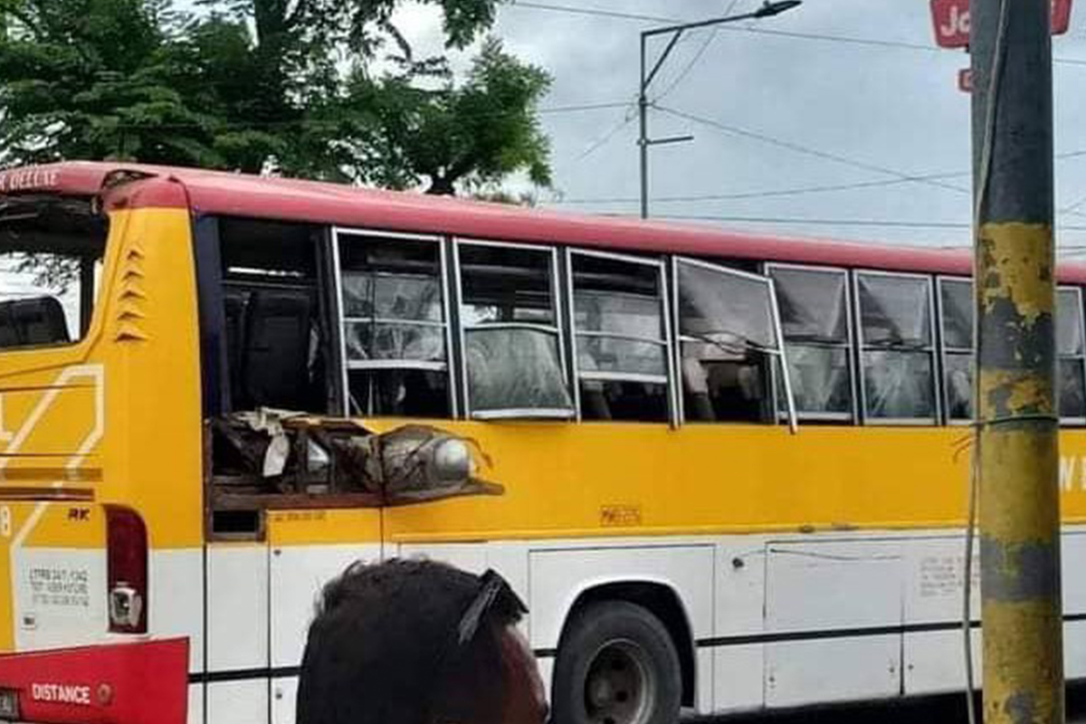 Filipinler'de otobüste EYP patladı: 2 ölü