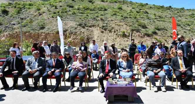 Gümüşhane’de özel öğrencilere özel spor malzemeleri dağıtıldı