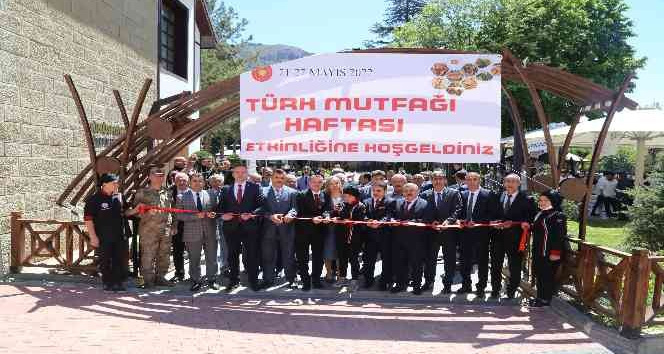 Gümüşhane’de eğitim gören yabancı uyruklu öğrenciler Türk yemeklerini çok sevdi