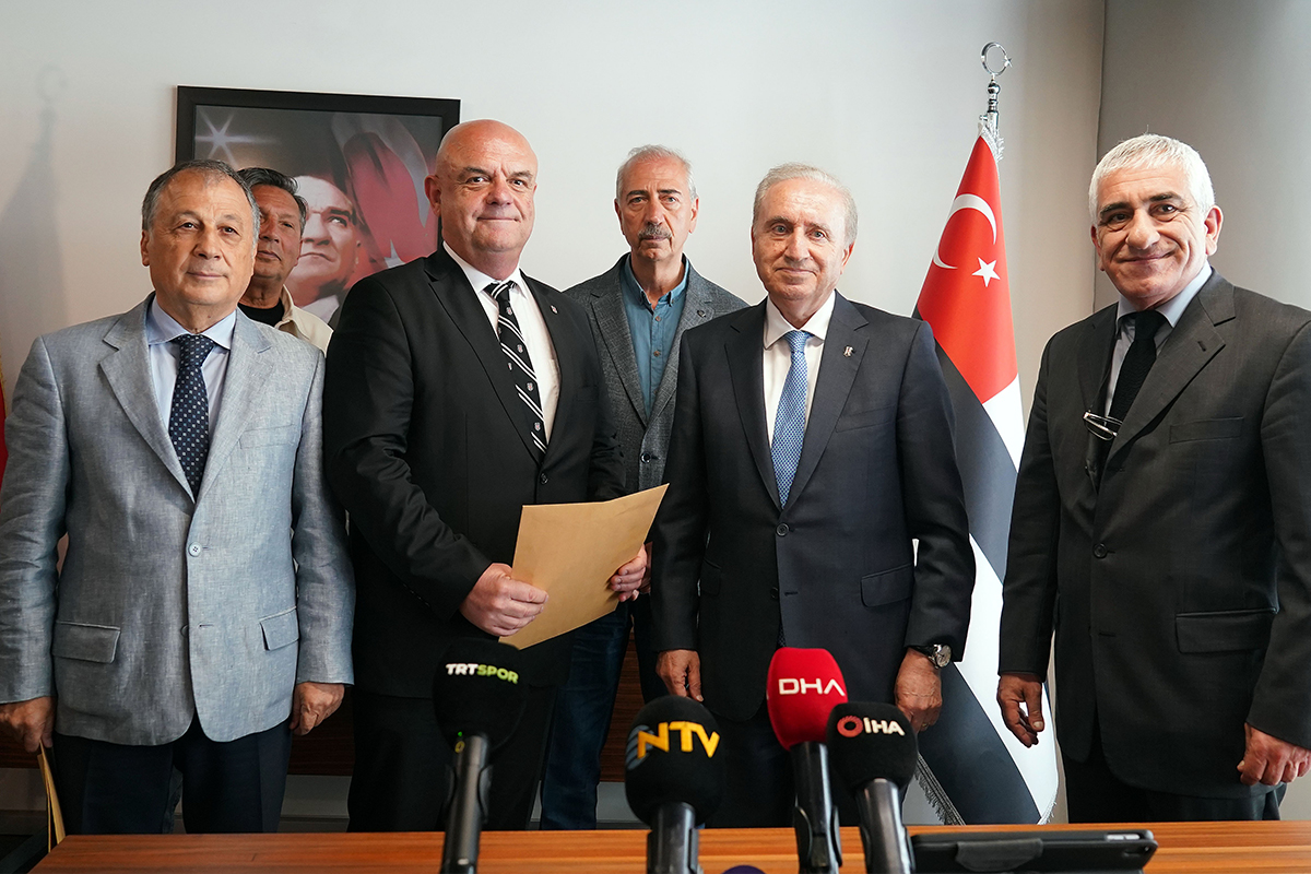 Beşiktaş Başkan Adayı Fuat Çimen listesini teslim etti