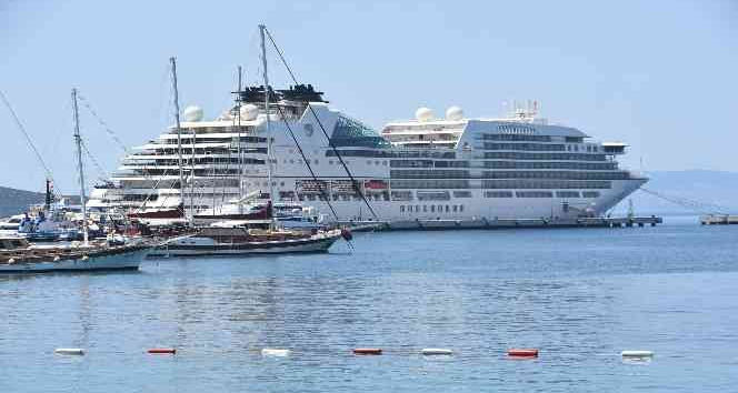 Dev yolcu gemisi 268 yolcusuyla Bodrum’a geldi