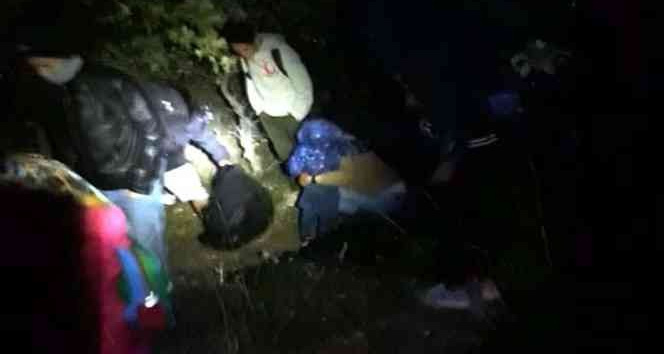 Çanakkale’de ekin tarlasında saklanan 26 düzensiz göçmen yakalandı
