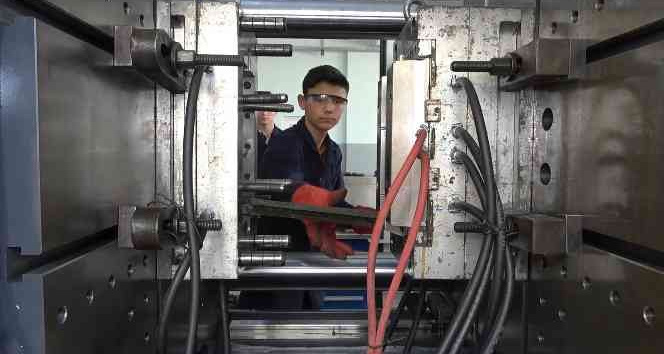 Meslek lisesi öğrencilerinden savunma sanayisine seri üretim: Ülke ekonomisine katkı sağlıyorlar