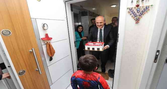 Şehit çocuğuna doğum günü sürprizi