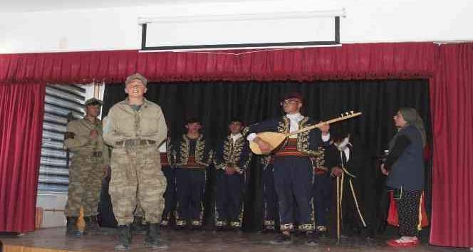 Çıldır’da Aşık Şenlik tiyatrosu sergilendi