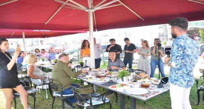 Ünlü popçu sahnenin tozunu atacak