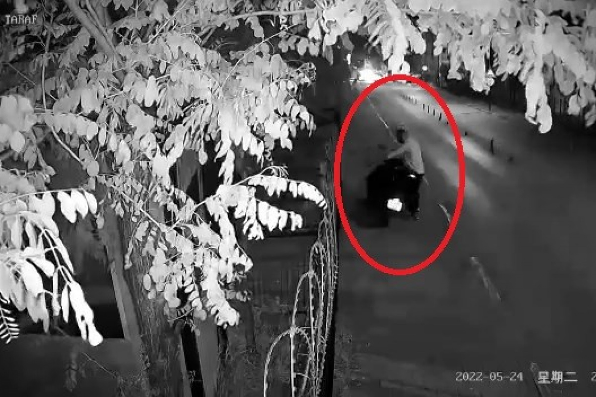 Bursa'da göz göre göre motosiklet hırsızlığı kamerada