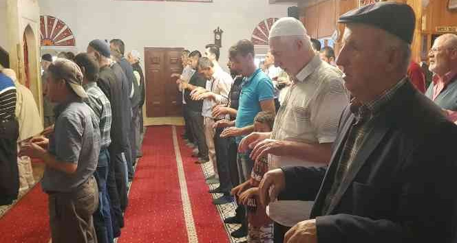 Yağmur duası için eller semaya açıldı