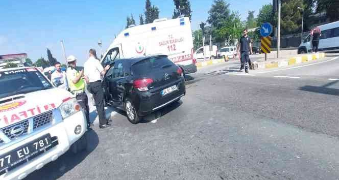 Yalova’da hasta taşıyan ambulans ile otomobil çarpıştı