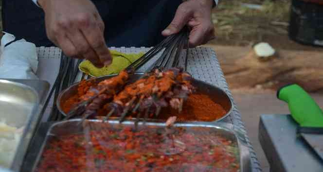 Türk Mutfağı Haftası’nda Kırıkhan’da kuzu ciğer tanıtıldı