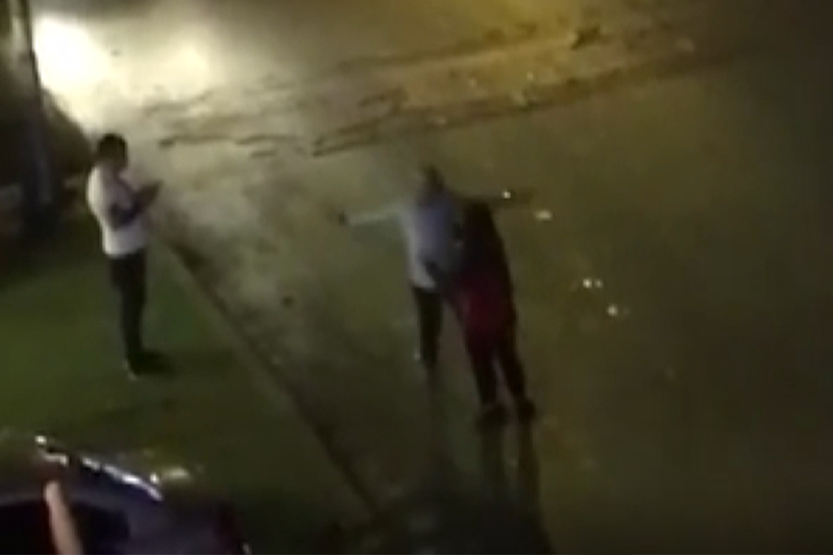 Avcılar'da sokak ortasında kadını tokatladı, çevredekiler izledi