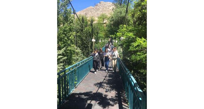 Tuncelili öğrenciler, Elazığ’da tarihi yerleri gezdi