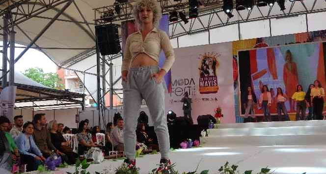 ModaFest, geri dönüşümden yapılan kıyafetlerin defilesiyle başladı