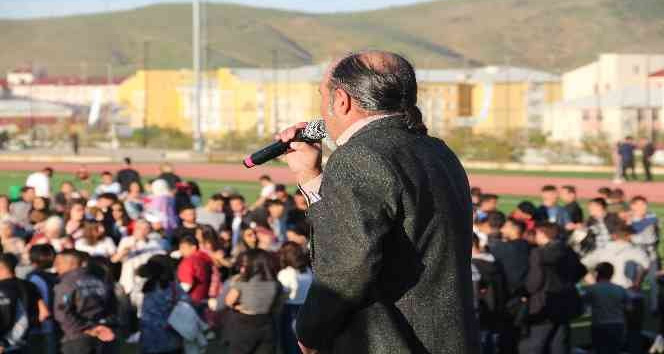 BEÜ bahar şenliğinde 3 bin öğrenci aynı anda halay çekti