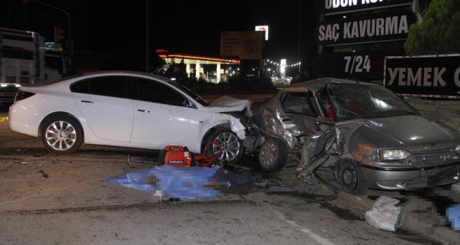 Manisada alkollü ve ehliyetsiz sürücünün karıştığı kazada 4 kişi öldü, 2 kişi ağır yaralandı