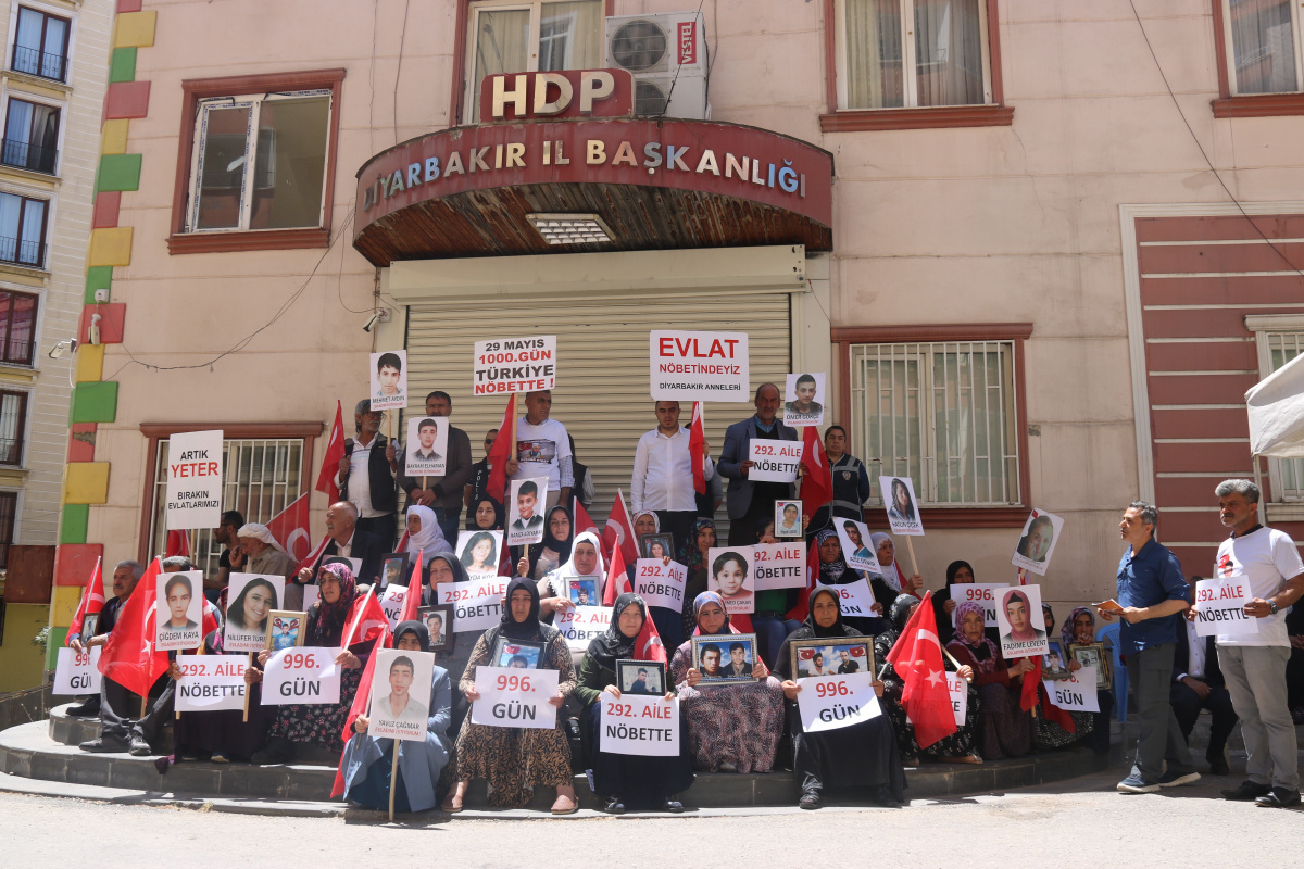 Diyarbakır ailelerinin HDP ve PKK'ya karşı destansı direnişi 1000'inci gününde