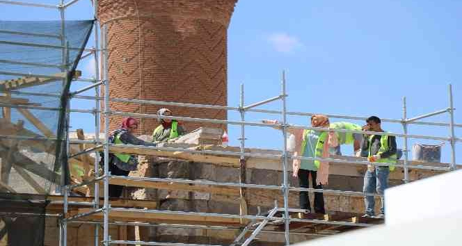 Cacabey Medresesinde restorasyon çalışmaları başladı