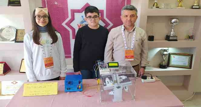 Öğrencilerin geliştirdiği bu dolap hem koruyor hem de enerji tasarrufu sağlıyor