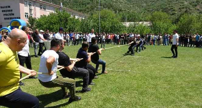 Polisler bahar şenliğinde stres attı
