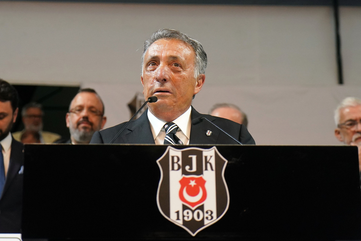 Beşiktaşta Ahmet Nur Çebi yeniden başkan seçildi